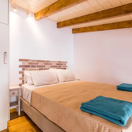 Bello Attico@ Porta Remunda! Apartment